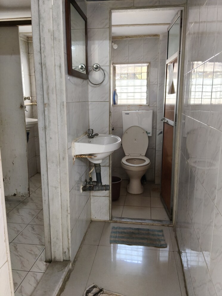 Bathroom, shivai-chs-santacruz-east Commercial Office Space 500 Sq.Ft. In Santacruz East Mumbai 9661155