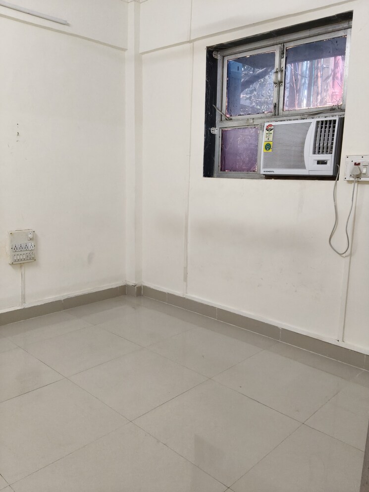 Room, shivai-chs-santacruz-east Commercial Office Space 500 Sq.Ft. In Santacruz East Mumbai 9661155