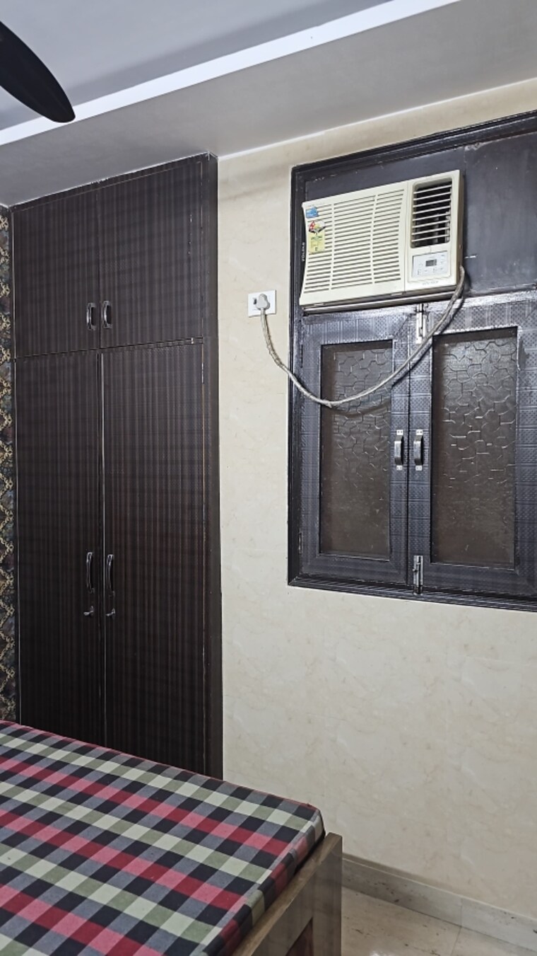 undefined, ramesh nagar 2.5 Bedroom 950 Sq.Ft. Builder Floor In Ramesh Nagar Delhi 9661164