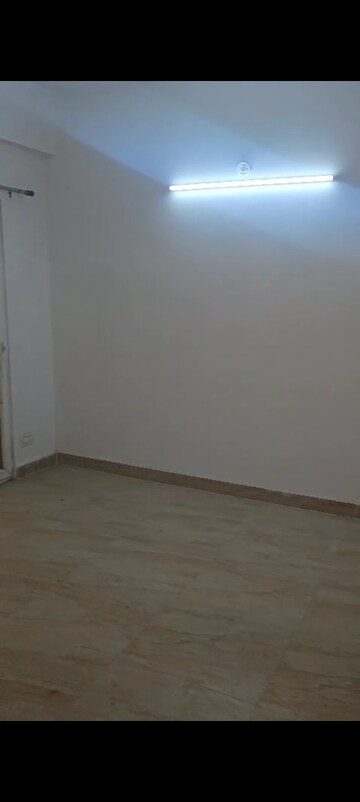 Room in 2 BHK Apartment at Migsun Twiinz, Eta Ii Greater Noida – for Rent