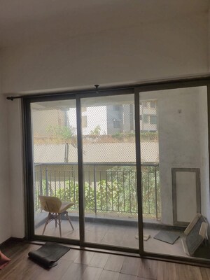 Room in 2.5 BHK Apartment at Lodha Splendora, Ghodbunder Road – for Sale
