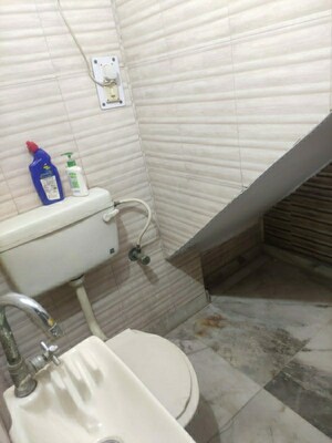 Bathroom in 2.5 BHK Builder Floor at Ramesh Nagar – for Rent