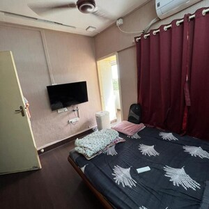 Bedroom in 2 BHK Apartment at Versova – for Rent