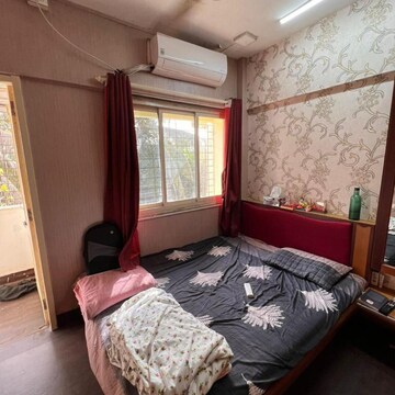 Bedroom in 2 BHK Apartment at Versova – for Rent