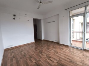 Room in 3 BHK Apartment at Jaypee Kalypso Court, Sector 128 – for Rent