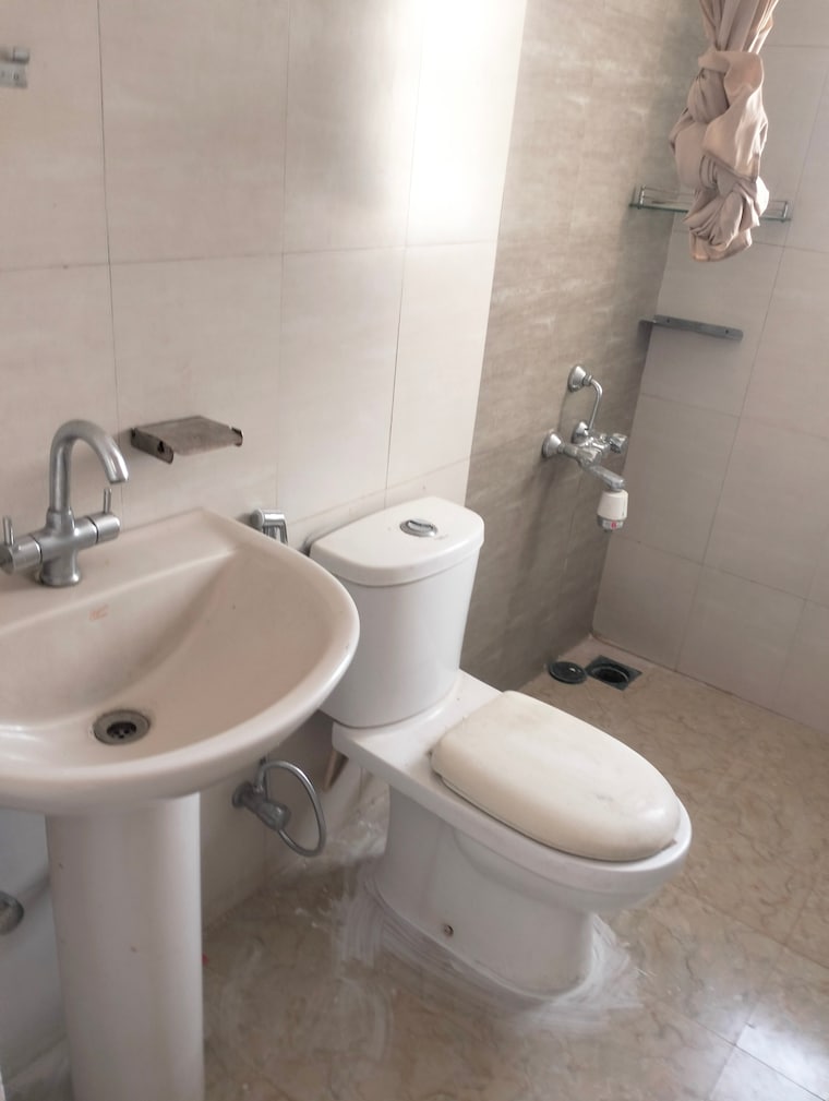 Bathroom, kumar-princetown-royal 3 Bedroom 1350 Sq.Ft. Apartment In Undri Pune 9661220