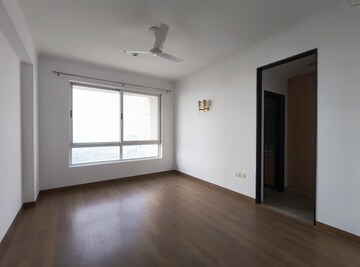 Room in 2 BHK Apartment at Jaypee Greens Pavilion Court, Sector 128 – for Rent