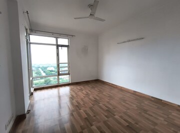 Room in 2 BHK Apartment at Jaypee Greens Pavilion Court, Sector 128 – for Rent