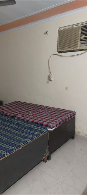 Furnished Amenities in 1 RK Apartment at Sarita Vihar Pocket-C RWA, Sarita Vihar – for Rent