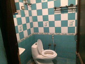 Bathroom in 3 BHK Builder Floor at Sector 52 – for Rent