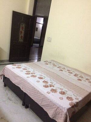 Bedroom in 3 BHK Builder Floor at Sector 52 – for Rent