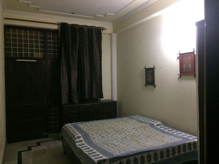 Bedroom, sector 52 3 Bedroom 1250 Sq.Ft. Builder Floor In Sector 52 Noida 9661231