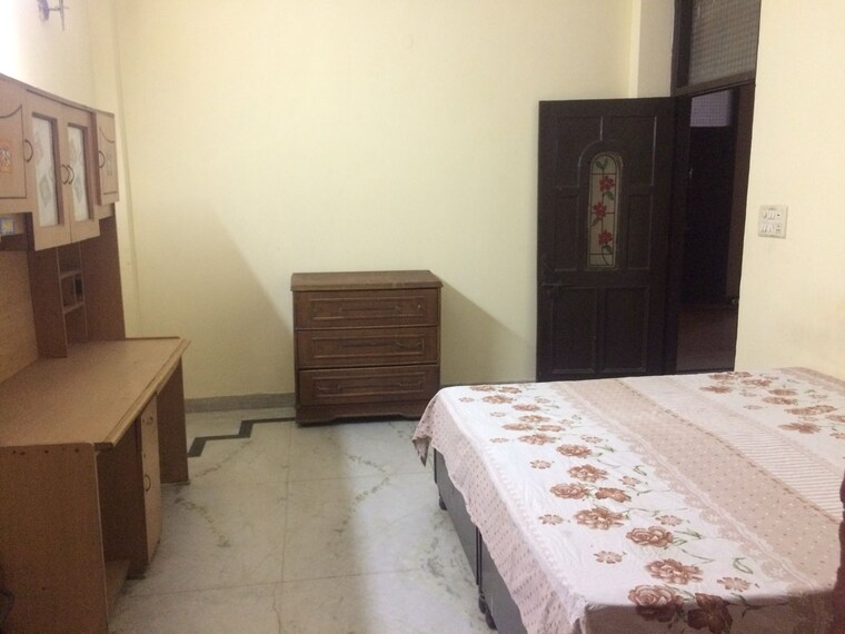 Bedroom, sector 52 3 Bedroom 1250 Sq.Ft. Builder Floor In Sector 52 Noida 9661231