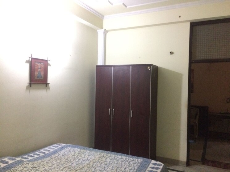 Bedroom, sector 52 3 Bedroom 1250 Sq.Ft. Builder Floor In Sector 52 Noida 9661231