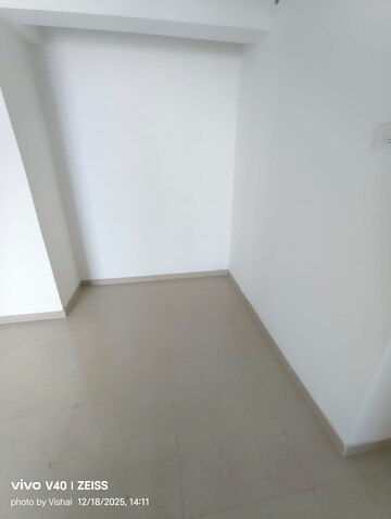 Room in 2 BHK Apartment at Puraniks City Reserva, Ghodbunder Road – for Rent