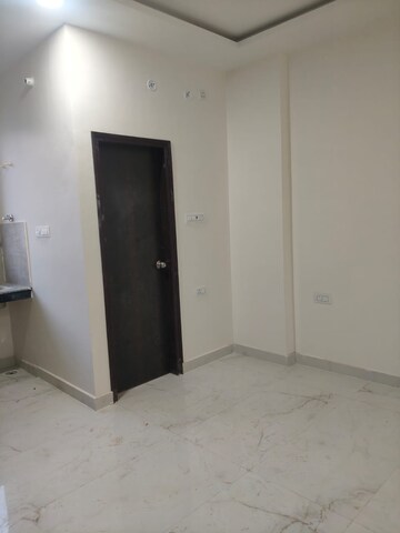 Room in 2.5 BHK Independent House at Aliganj – for Rent