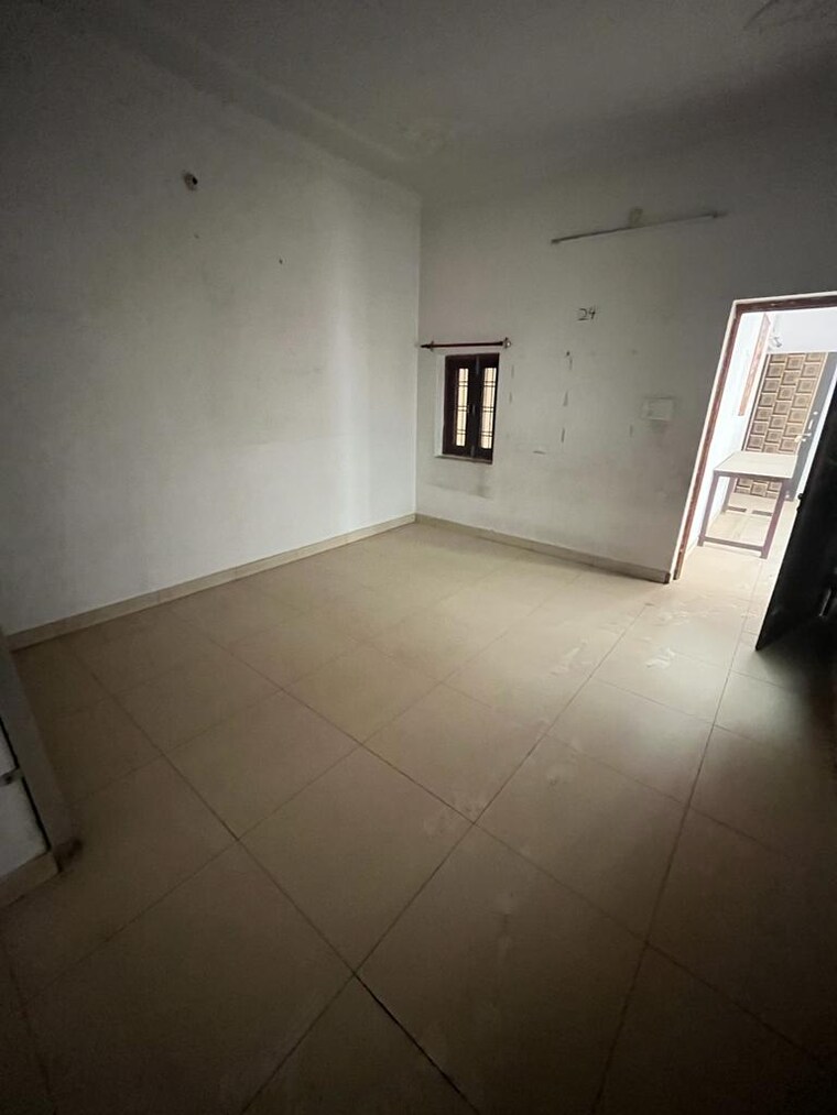 Room, aliganj 2.5 Bedroom 1000 Sq.Ft. Independent House In Aliganj Lucknow 9661262