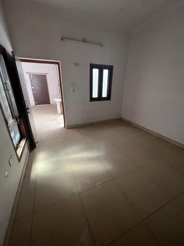 Room in 2.5 BHK Independent House at Aliganj – for Rent