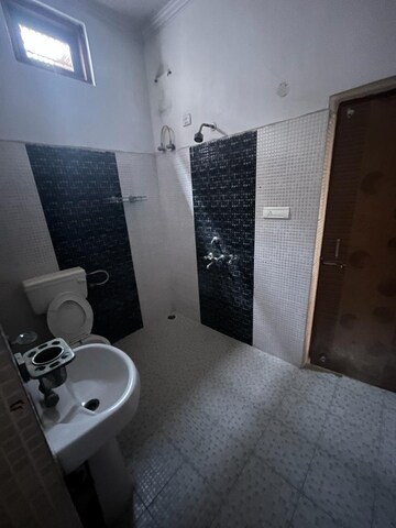 Bathroom in 2.5 BHK Independent House at Aliganj – for Rent