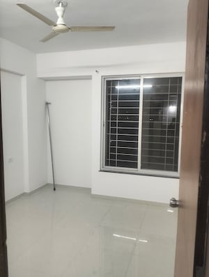 Room in 3 BHK Apartment at Green Valley CHS, Wanwadi – for Rent