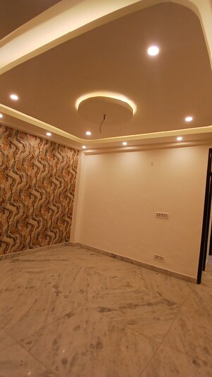 Room in 3 BHK Apartment at Zakir Nagar – for Sale