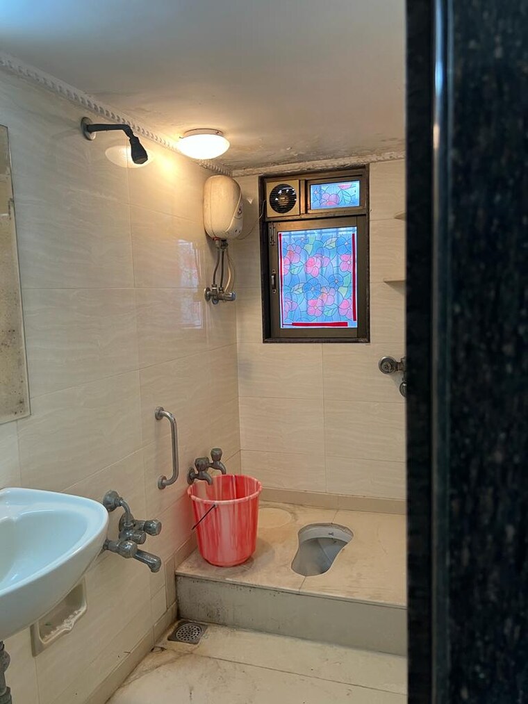 Bathroom, la-view-tower 2 Bedroom 850 Sq.Ft. Apartment In Mahalaxmi Mumbai 9661294