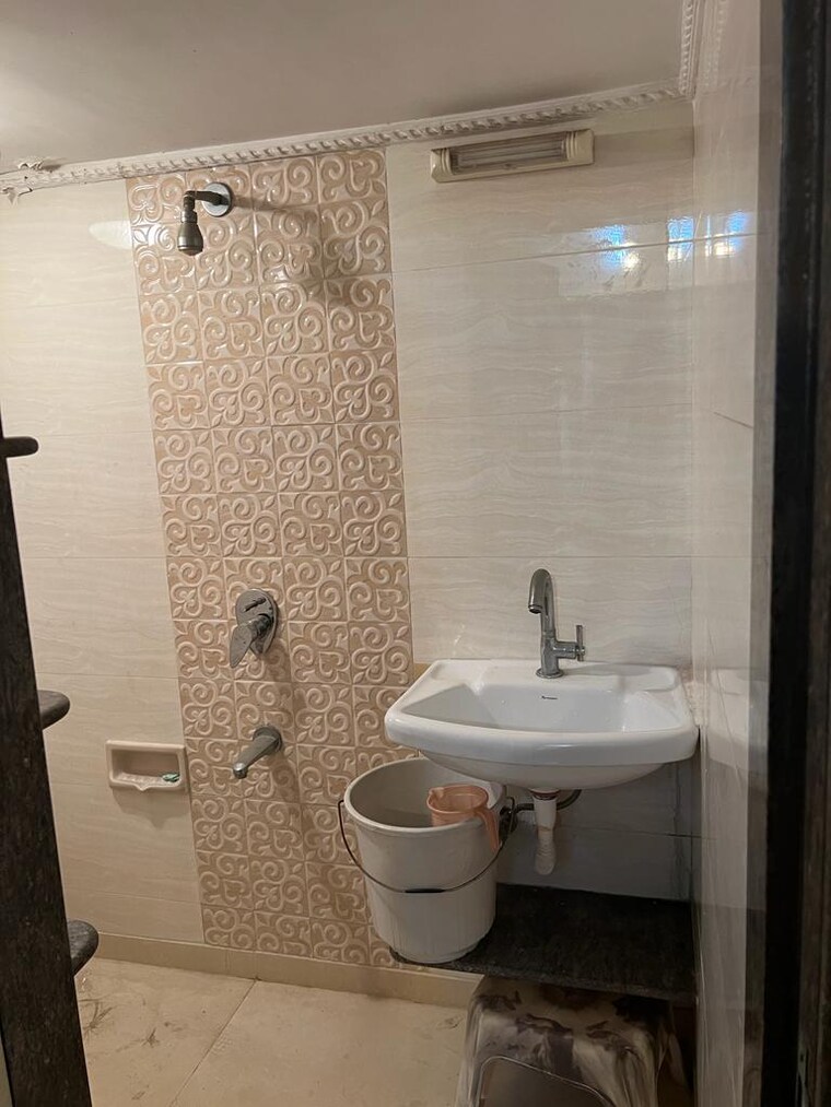Bathroom, la-view-tower 2 Bedroom 850 Sq.Ft. Apartment In Mahalaxmi Mumbai 9661294