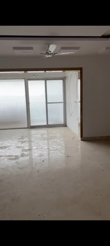 Room in 3 BHK Apartment at Embassy Icon, Infantry Road – for Sale