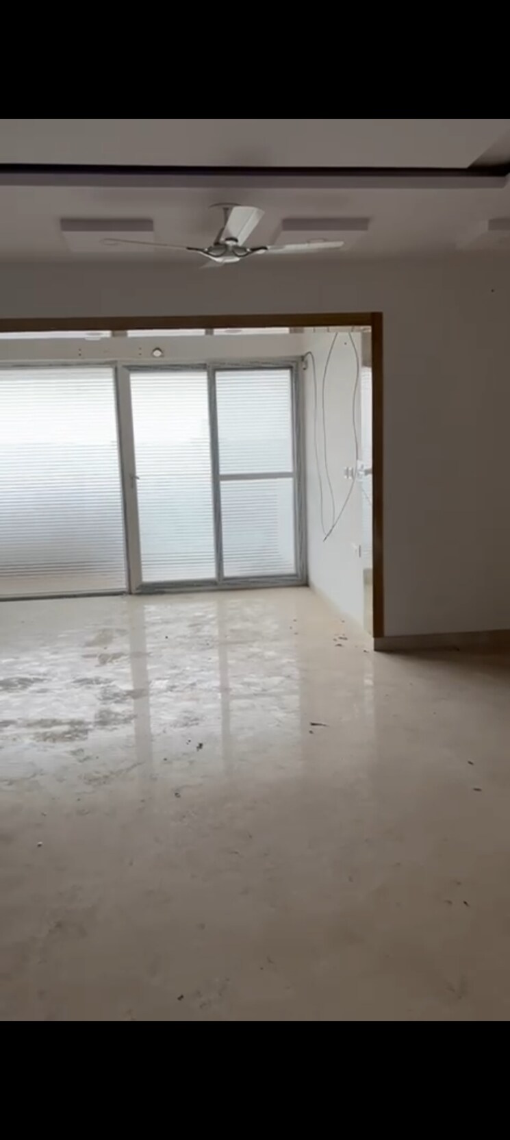 Room, embassy-icon 3 Bedroom 2500 Sq.Ft. Apartment In Infantry Road Bangalore 9661301