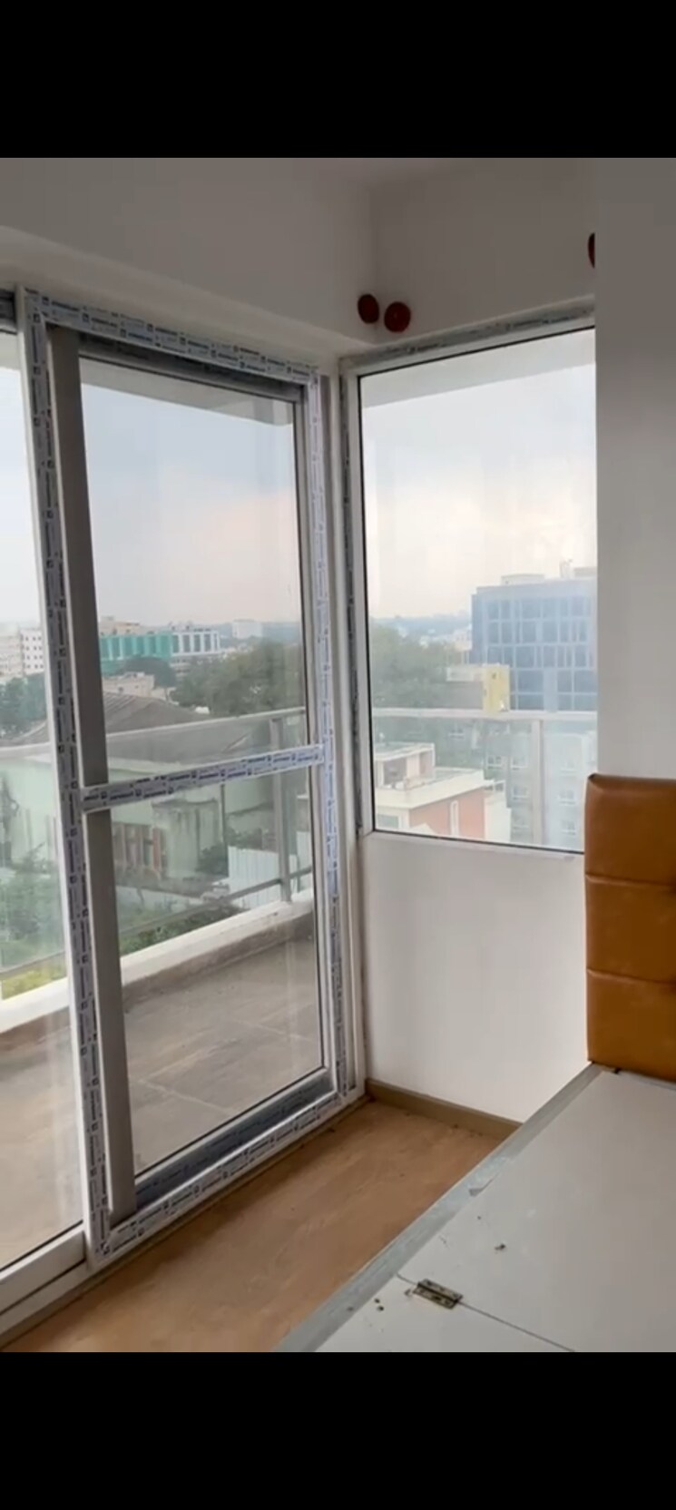 Bathroom, embassy-icon 3 Bedroom 2500 Sq.Ft. Apartment In Infantry Road Bangalore 9661301