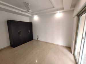Room in 4 BHK Apartment at Enchante Apartment, Khar West – for Sale