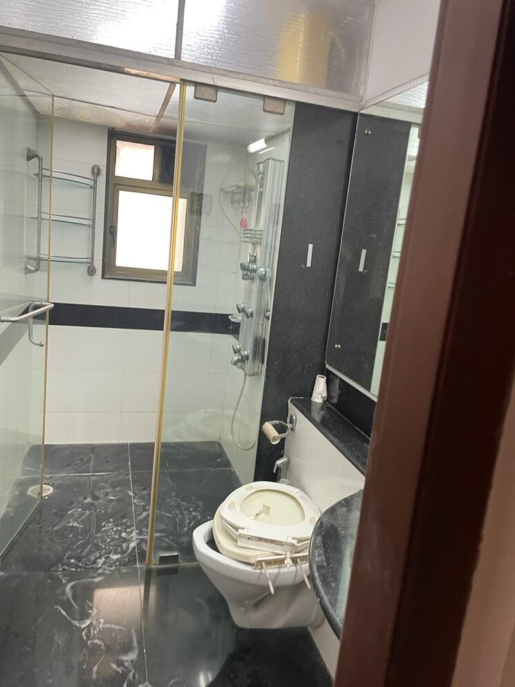 Bathroom, santacruz west 3 Bedroom 1250 Sq.Ft. Apartment In Santacruz West Mumbai 9661309
