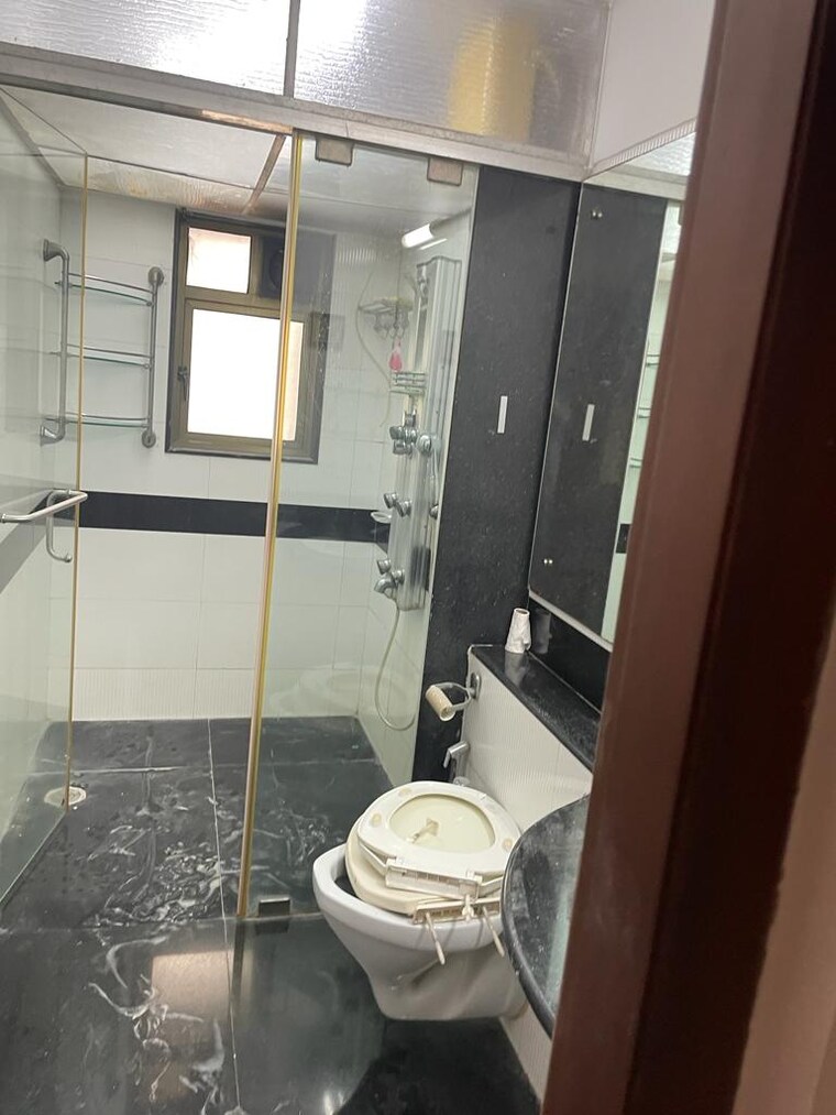 Bathroom, santacruz west 3 Bedroom 1250 Sq.Ft. Apartment In Santacruz West Mumbai 9661309