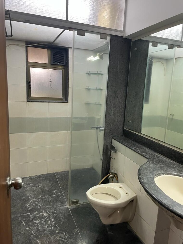 Bathroom, santacruz west 3 Bedroom 1250 Sq.Ft. Apartment In Santacruz West Mumbai 9661309