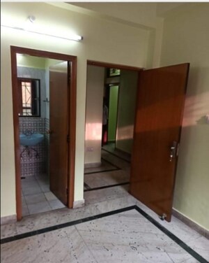 Room in 2 BHK Apartment at Gulmohar Apartments Hazratganj, Hazratganj – for Sale