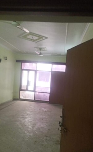 Room in 2 BHK Apartment at Gulmohar Apartments Hazratganj, Hazratganj – for Sale