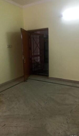 Room in 2 BHK Apartment at Gulmohar Apartments Hazratganj, Hazratganj – for Sale