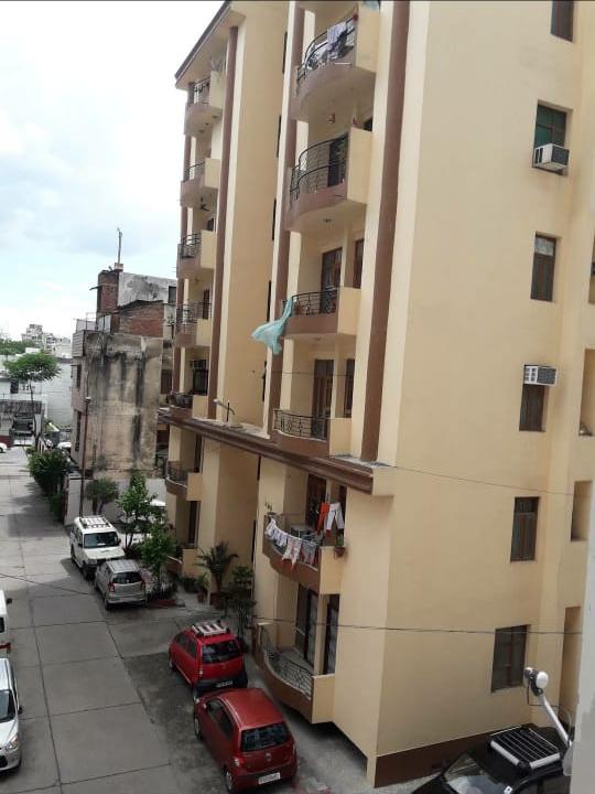 2 BHK + Pooja Room Apartment For Sale in Gulmohar Apartments Hazratganj