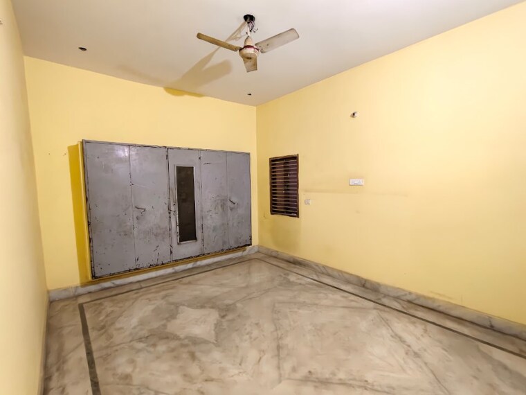 Bedroom, jeoni mandi 3 Bedroom 1100 Sq.Ft. Independent House In Jeoni Mandi Agra 9661333