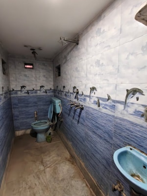 Bathroom in 3 BHK Independent House at Jeoni Mandi – for Rent
