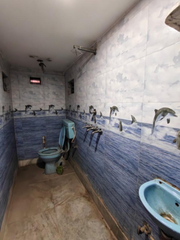 Bathroom, jeoni mandi 3 Bedroom 1100 Sq.Ft. Independent House In Jeoni Mandi Agra 9661333