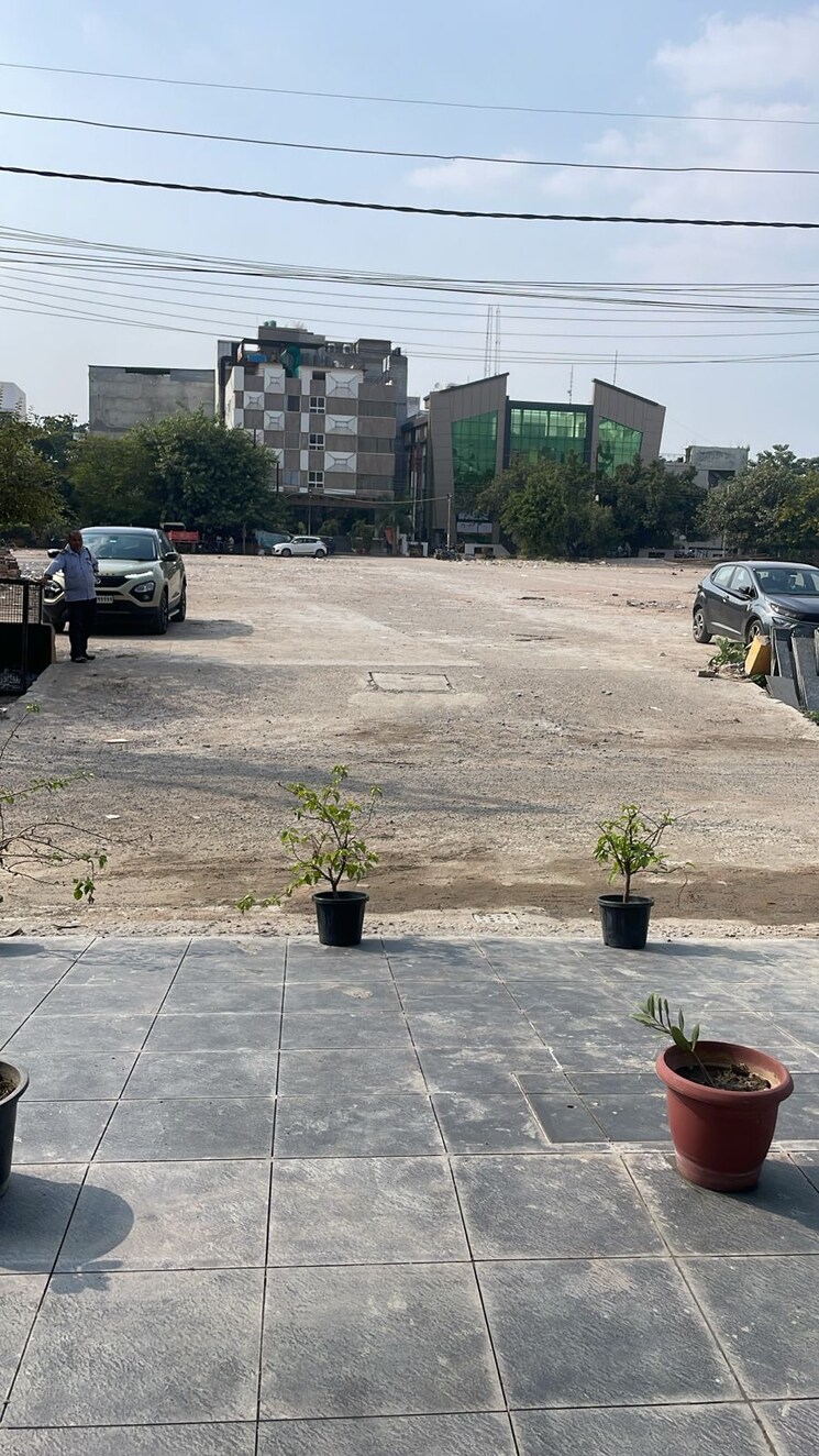  Parking, gomti nagar Commercial Office Space 2000 Sq.Ft. In Gomti Nagar Lucknow 9661342
