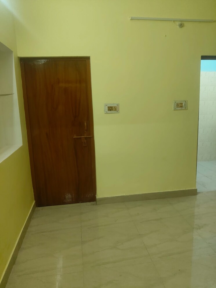 Room, aliganj 2.5 Bedroom 1000 Sq.Ft. Independent House In Aliganj Lucknow 9661360