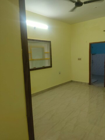 Room in 2.5 BHK Independent House at Aliganj – for Rent