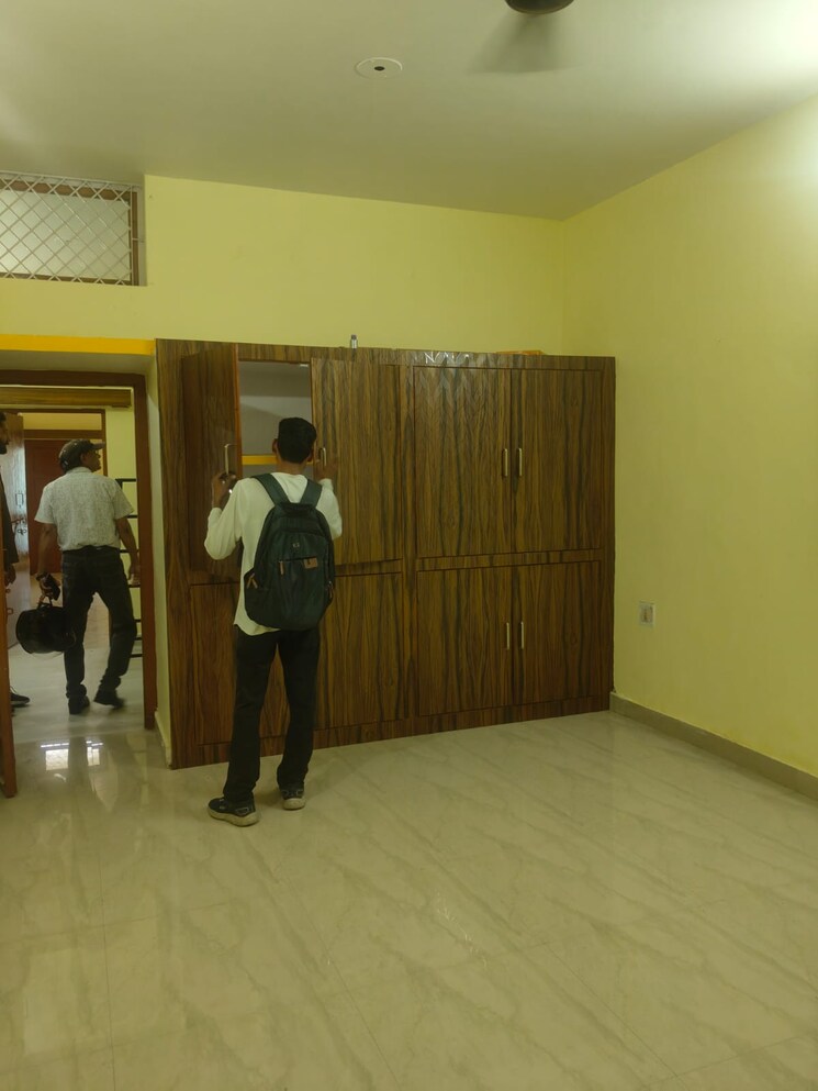 Room, aliganj 2.5 Bedroom 1000 Sq.Ft. Independent House In Aliganj Lucknow 9661360
