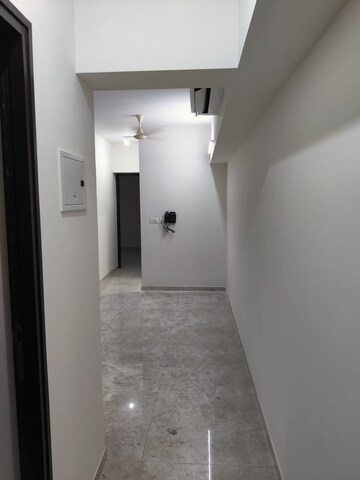 Room in 2 BHK Apartment at Lodha Amara, Kolshet Road – for Rent