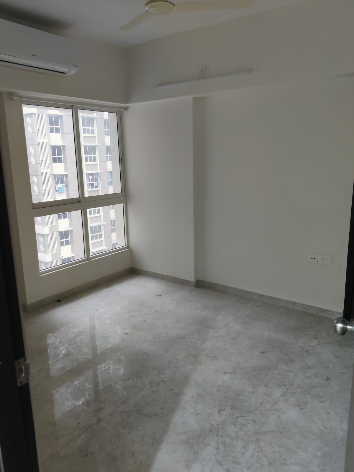 2 BHK + Extra Room Apartment For Rent in Lodha Amara