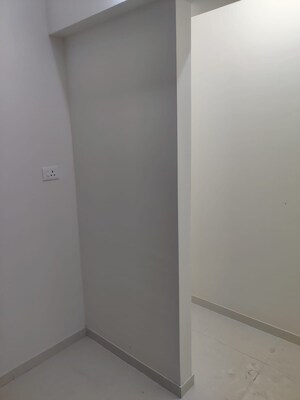 Room in 2 BHK Apartment at Lodha Amara, Kolshet Road – for Rent