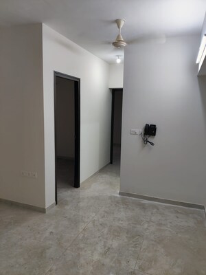 Room in 2 BHK Apartment at Lodha Amara, Kolshet Road – for Rent