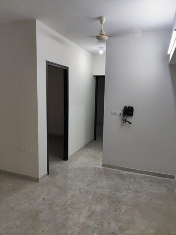 Room in 2 BHK Apartment at Lodha Amara, Kolshet Road – for Rent